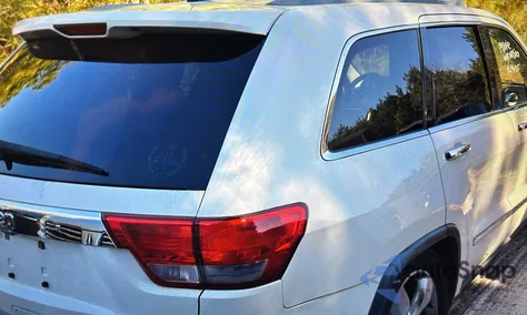 2012 Jeep Grand Cherokee Overland z USA, uszkodzony, nr VIN 1C4RJFCT1CC135388